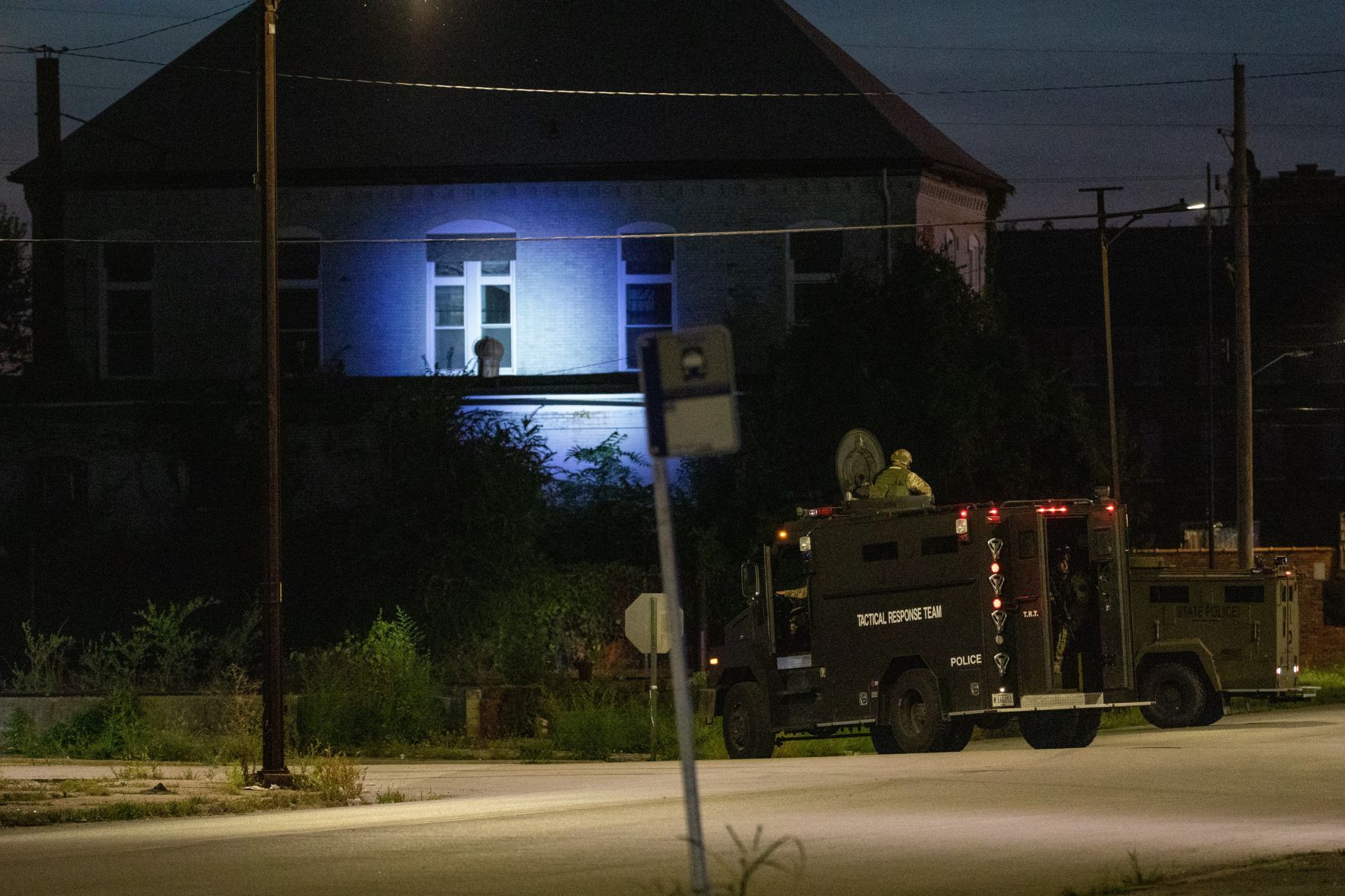 Manhunt after multiple victims shot in East St. Louis
